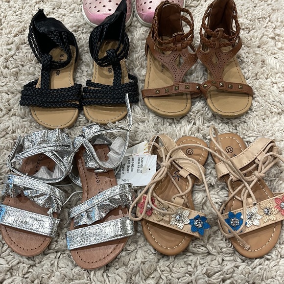 Size 6 Toddler Shoe Bundle - Picture 5 of 5
